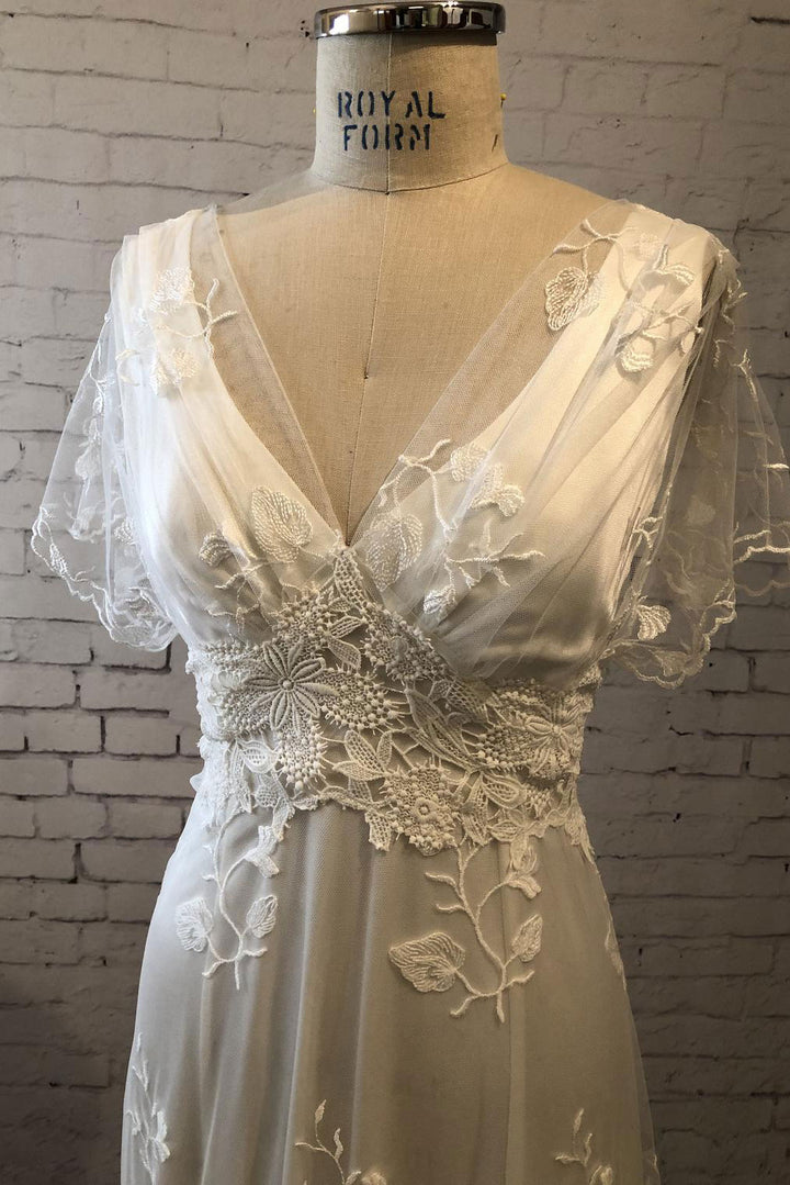 Vintage Style Lace Wedding Dress ET3017