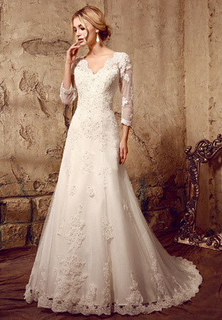 Vintage Inspired Lace Wedding Dress with Long Sleeves | HL1025