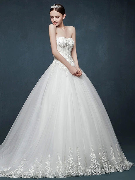 Strapless Lace Ball Gown Wedding Dress with Sweetheart Neckline