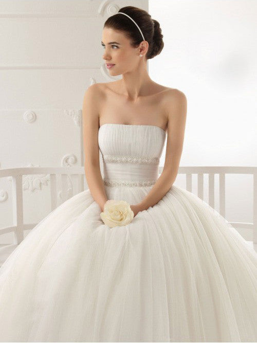 Classic Strapless Tulle Wedding Dress 