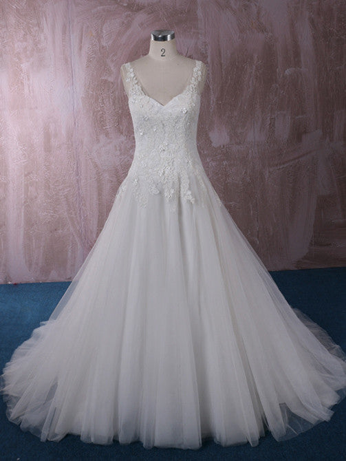 Sweetheart Lace Ball Gown Wedding Dress with Lace Straps | QT85251