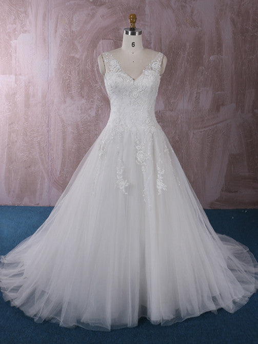 Princess Lace A-line Wedding Dress with V Neck | QT85199