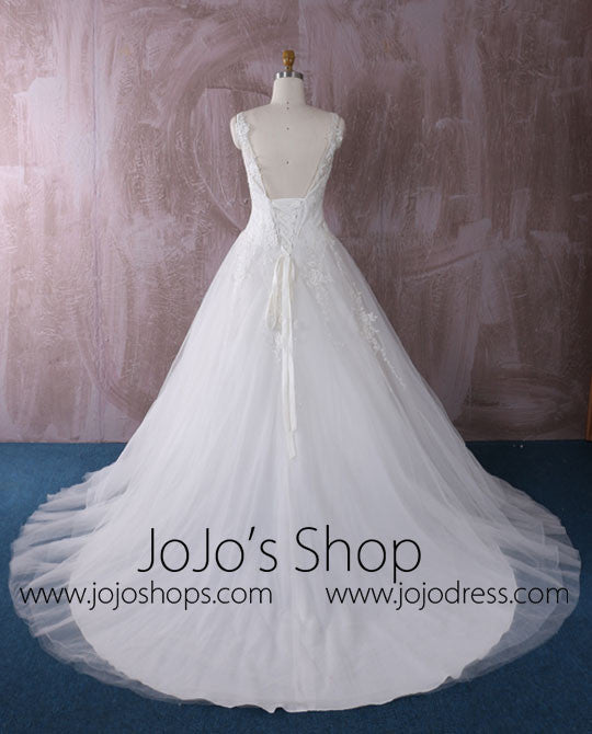 Princess Lace A-line Wedding Dress with V Neck | QT85199